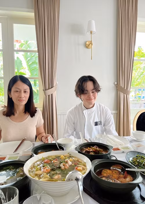 Vợ cũ của Chi Bảo không hiếm lần gặp gỡ, ăn uống cùng Thùy Chang. Ảnh: FBNV