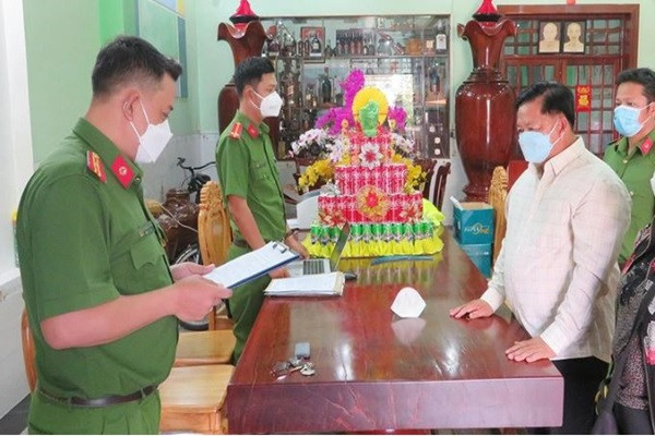 Vi sao cuu Truong phong Canh sat Giao thong tinh An Giang bi bat