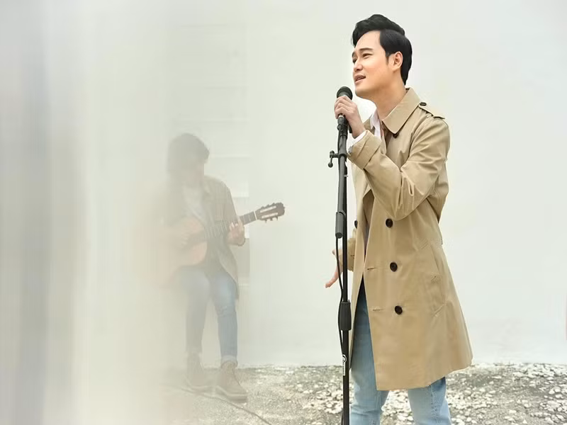 Nhớ nghề, khán giả, Quang Vinh ra sản phẩm âm nhạc, đi hát. Năm 2018, anh bài hát "Đừng yêu ai đậm sâu" gửi đến fan.