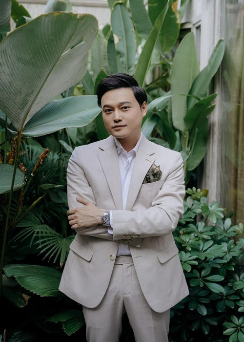 Cuộc sống của Quang Vinh rất bình yên trong những năm qua. Anh dường như không còn mấy quan tâm đến những diễn biến của làng giải trí.