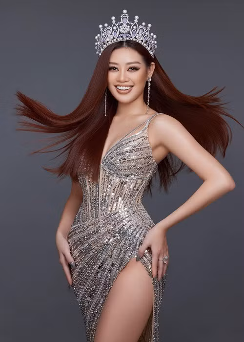 Với vai trò đại diện Việt Nam, Khánh Vân lọt top 21 cuộc thi Hoa hậu Hoàn vũ Thế giới 2020. Ảnh: FBNV