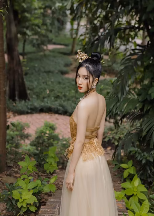 Sau lùm xùm đời tư, Thiên An tập trung cho công việc người mẫu, đóng phim cũng như chăm sóc con gái. Ảnh: FBNV