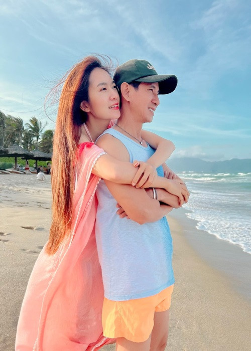 Kiếm được bao nhiêu tiền, Lý Hải đều đưa hết cho bà xã kém 17 tuổi của mình. Ảnh: