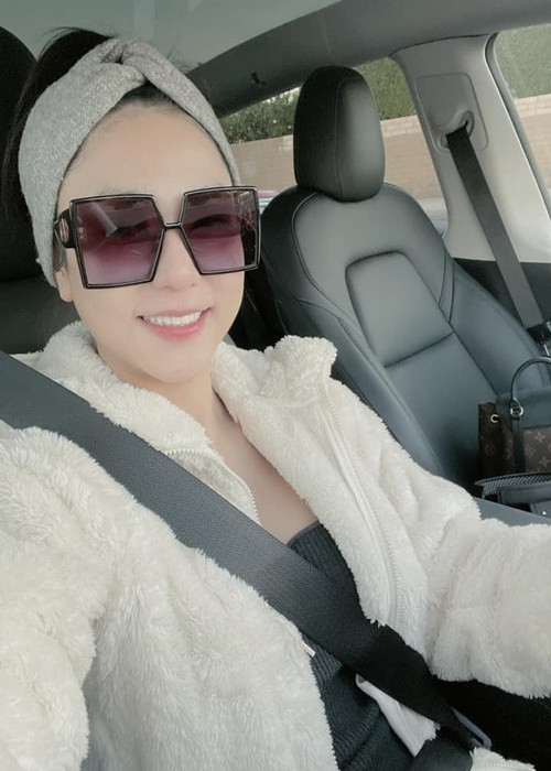 Tuy nhiên, phía Quang Lê và Hà Thanh Xuân đều khẳng định chỉ là đồng nghiệp. Ảnh: FBNV