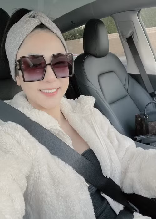 Tuy nhiên, phía Quang Lê và Hà Thanh Xuân đều khẳng định chỉ là đồng nghiệp. Ảnh: FBNV