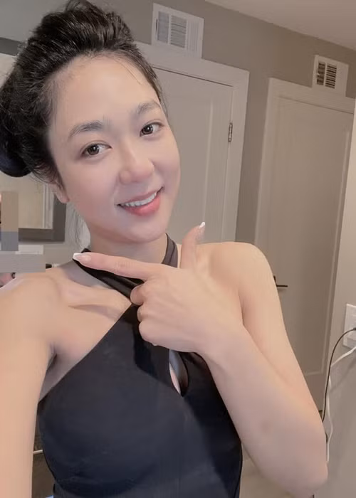 Nữ ca sĩ sinh năm 1988 từng vướng tin đồn tình cảm với Quang Lê. Ảnh: FBNV