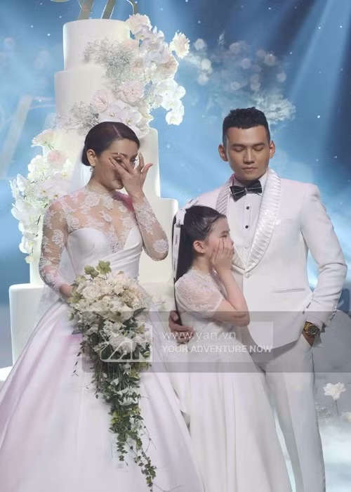Việc bé Mia xuất hiện trong đám cưới của Phương Trinh - Lý Bình khiến nhiều người bất ngờ vì Phương Trinh giữ kín thông tin về con gái. Ảnh: Yan