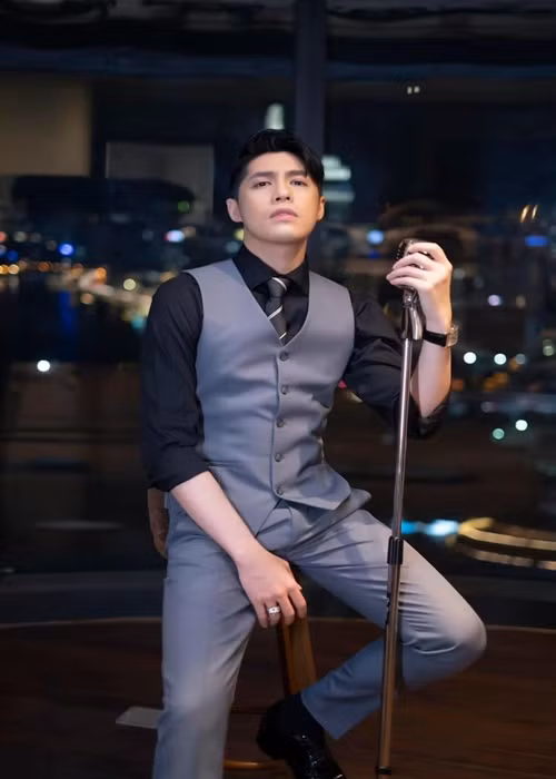 Noo Phước Thịnh cũng từng bức xúc đáp trả antifan công kích vấn đề giới tính: “Cứ cười, cứ miệt thị đi nhưng nhớ là phải tin một điều người làm thì trời nhìn”. Ảnh: FBNV