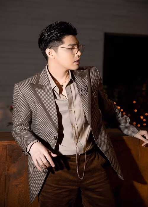 Một lần bị một số antifan gọi là “chị”, Noo Phước Thịnh viết: "Thời đại giờ phát triển nhanh quá, tôi chả hiểu lôi giới tính ra để khen thì quan điểm kiểu gì ông ơi, văn minh lên. Gọi hộ tôi cả mấy người thả “haha” và “like” quan điểm của ông vào, tôi tiếp luôn một thể". Ảnh: FBNV