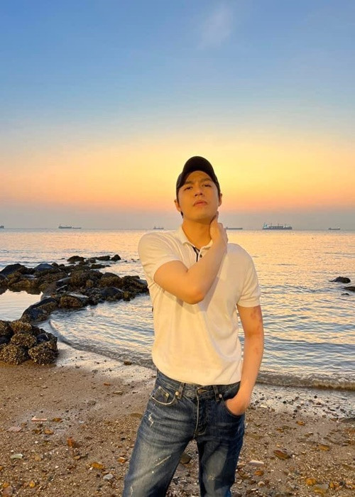 Noo Phước Thịnh lập tức "vỗ" thẳng mặt antifan: "Hay bây giờ mình thử kêu gọi mọi người tẩy chay luôn cơ sở làm đẹp của bạn. Vì làm đẹp cho đời, cho người mà mở miệng ra như vậy, thử hỏi ai dám giao tính mạng cho bạn. Bạn thích mình thử không, cho vui?. Nhớ để bình luận này lại nhé”. Ảnh: FBNV