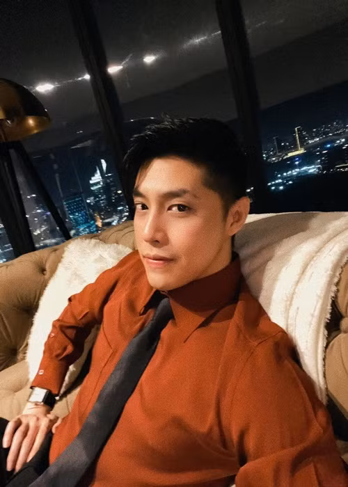 Năm 2017, Noo Phước Thịnh gây tranh cãi khi công kích lại antifan bằng những từ ngữ khó nghe. Cụ thể, trong một lần livestream, nam ca sĩ bị một số khán giả bình phẩm không hay về nhan sắc. Ảnh: FBNV