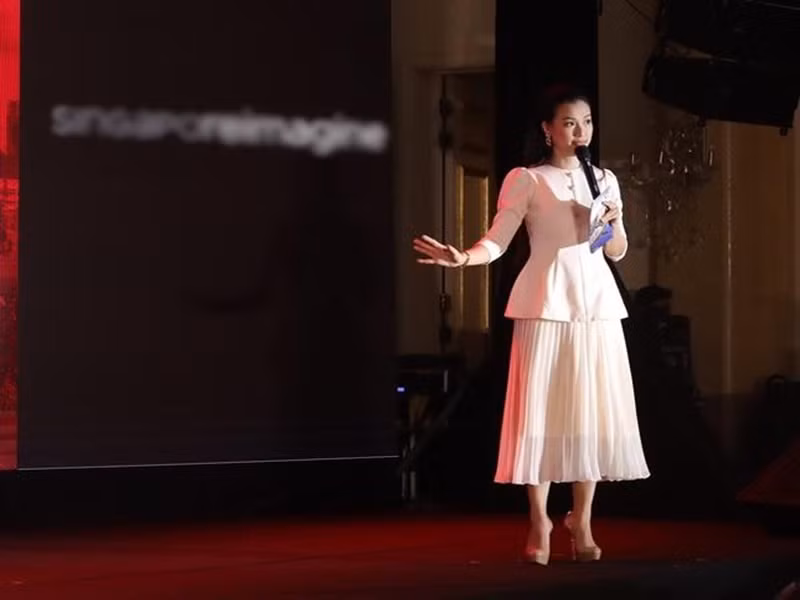 Hoàng Oanh từng đưa con trai sang Singapore đoàn tụ Jack. Đến tháng 12/2021, cô cùng con trở lại Việt Nam. Ảnh: Hoa học trò