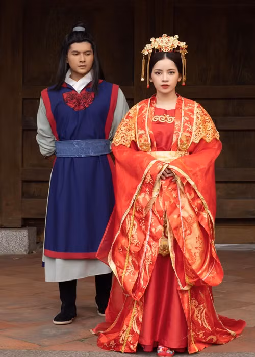 Chi Pu đóng vai Cám trong MV "Anh ơi anh ở lại". Ảnh: FBNV