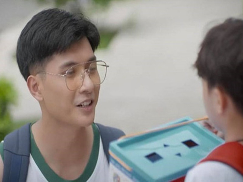 Trong "Trói buộc yêu thương", Lâm Bảo Châu vào vai “phi công trẻ” vô tình có cuộc gặp gỡ với Dung (do Lan Phương đóng) và bị thu hút bởi Dung. Vai diễn của anh xuất hiện khá mờ nhạt. Ảnh: VTV