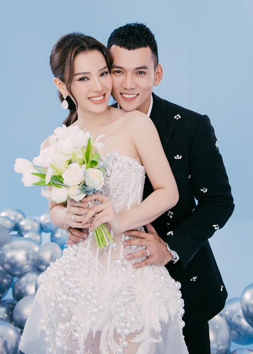 Theo Yan, Phương Trinh Jolie - Lý Bình đầu tư đến 500 triệu cho các bộ ảnh cưới.