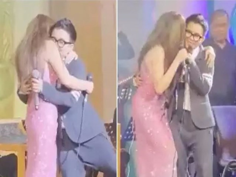 Cả hai nắm tay, ôm nhau trong buổi biểu diễn gần đầy. Ảnh: Vietnamnet