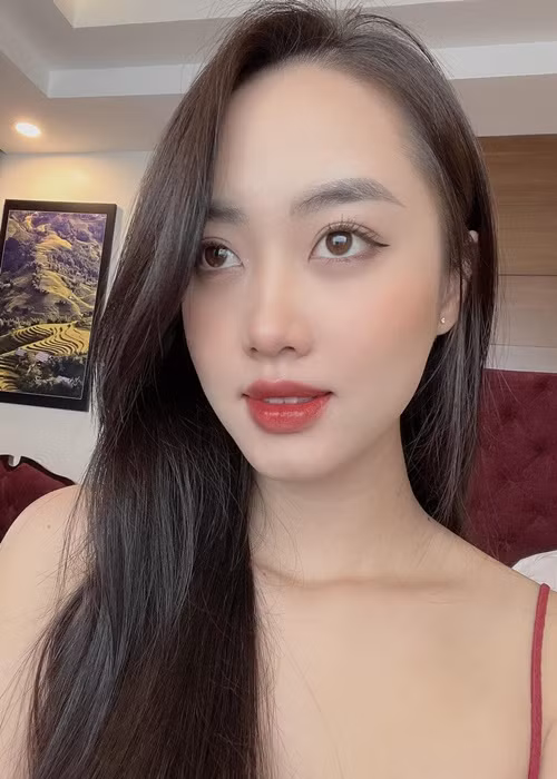 Top 38 Miss World Vietnam 2022 đang là người mẫu ảnh tại Hà Nội.