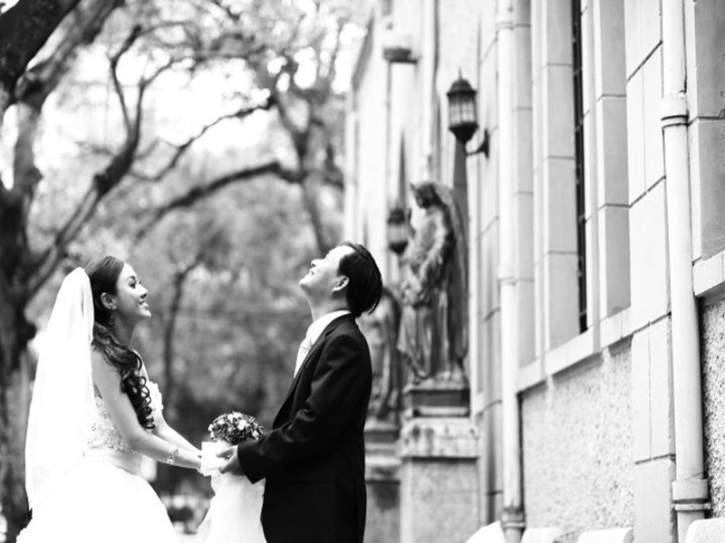 Hoài Anh chia sẻ loạt ảnh cưới lãng mạn trên mạng xã hội cách đây 12 năm.