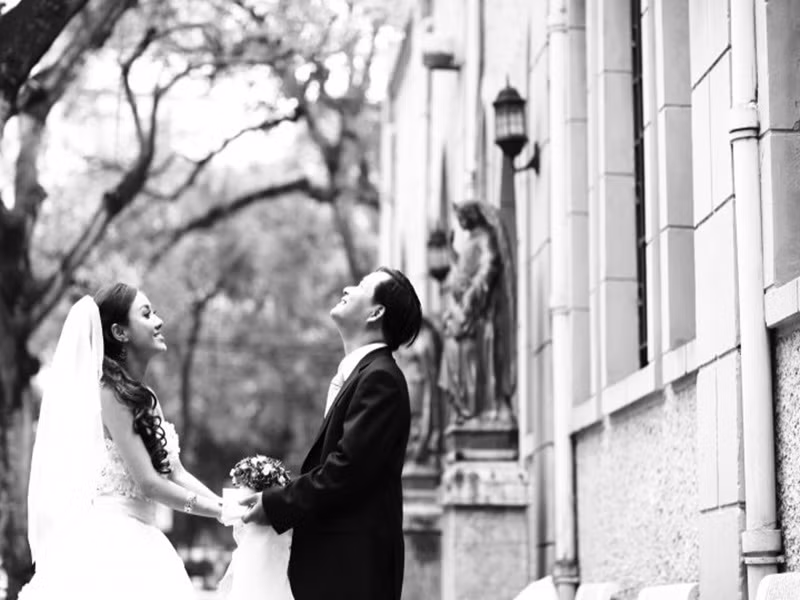 Hoài Anh chia sẻ loạt ảnh cưới lãng mạn trên mạng xã hội cách đây 12 năm.