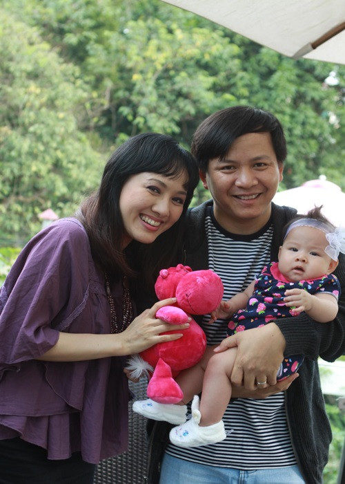 Hầu hết công việc trong nhà, chăm sóc con, ông xã của Hoài Anh đều san sẻ cùng vợ.