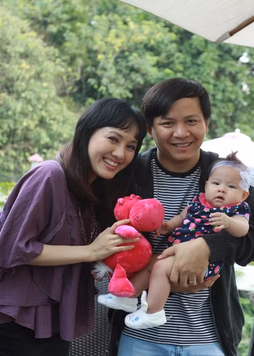 Hầu hết công việc trong nhà, chăm sóc con, ông xã của Hoài Anh đều san sẻ cùng vợ.