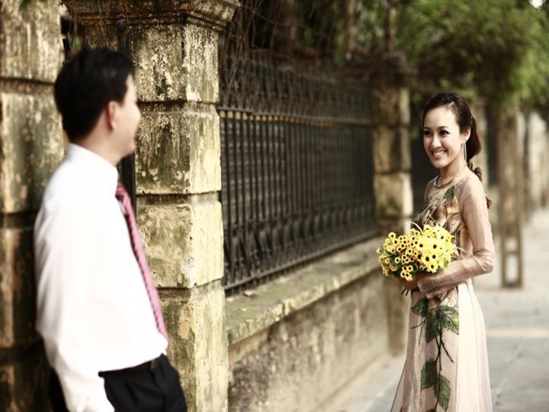 Ông xã của Hoài Anh sống kín tiếng. Trong một lần trả lời phỏng vấn Vietnamnet, Hoài Anh tâm sự chồng cô là người thiệt thòi, luôn phải sinh hoạt theo thời gian của vợ.