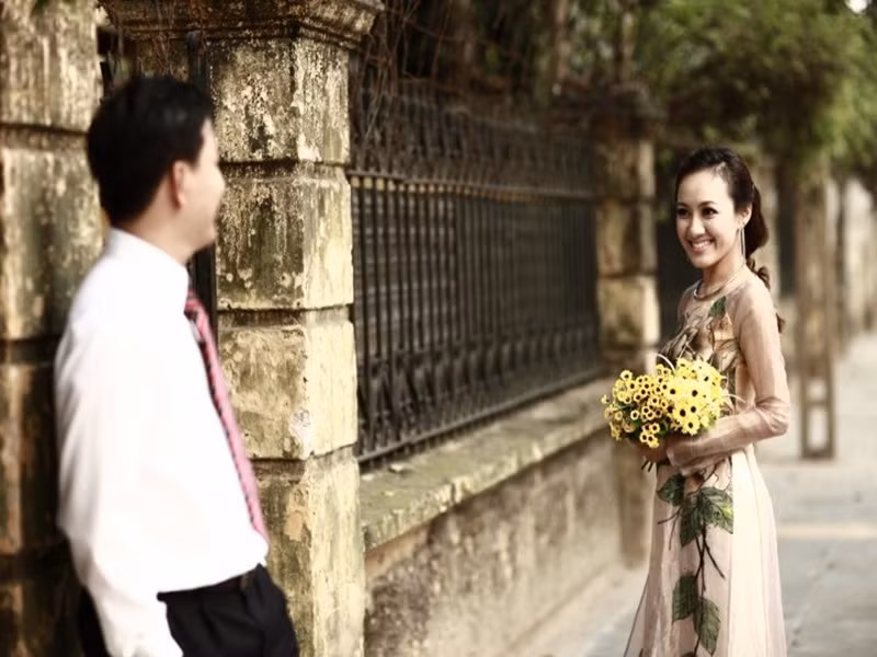 Ông xã của Hoài Anh sống kín tiếng. Trong một lần trả lời phỏng vấn Vietnamnet, Hoài Anh tâm sự chồng cô là người thiệt thòi, luôn phải sinh hoạt theo thời gian của vợ.