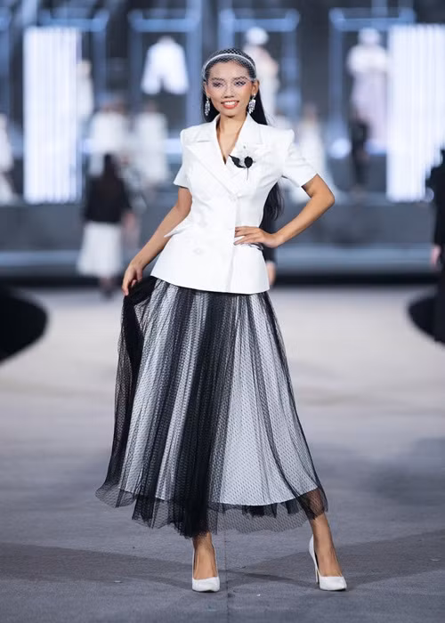 Hoàng An sinh năm 2000, đến từ Tiền Giang. Cô từng là học sinh chuyên Anh của Trường THPT Mạc Đĩnh Chi, TP HCM, đạt giải ba học sinh giỏi môn tiếng Anh cấp thành phố năm 2018. Ảnh: Fanpage Miss World Vietnam