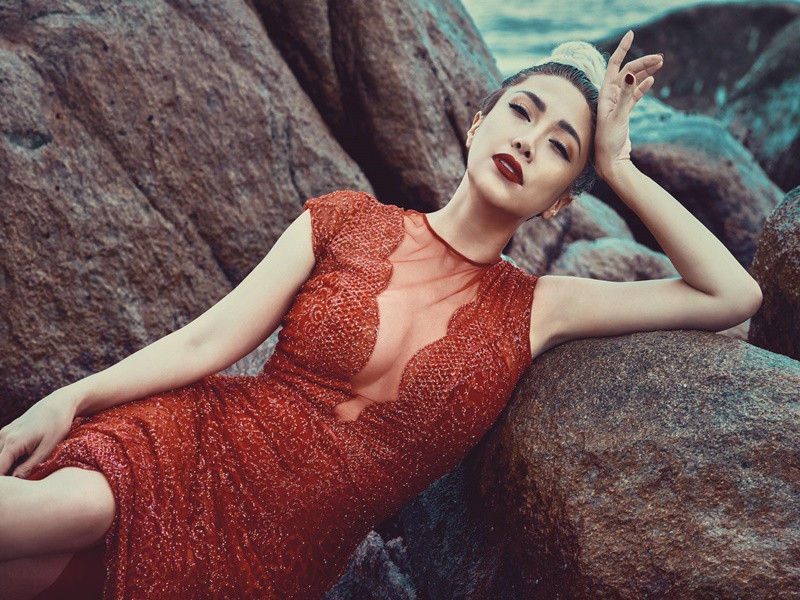 Nữ ca sĩ từng khẳng định, vòng một của cô đẹp tự nhiên.