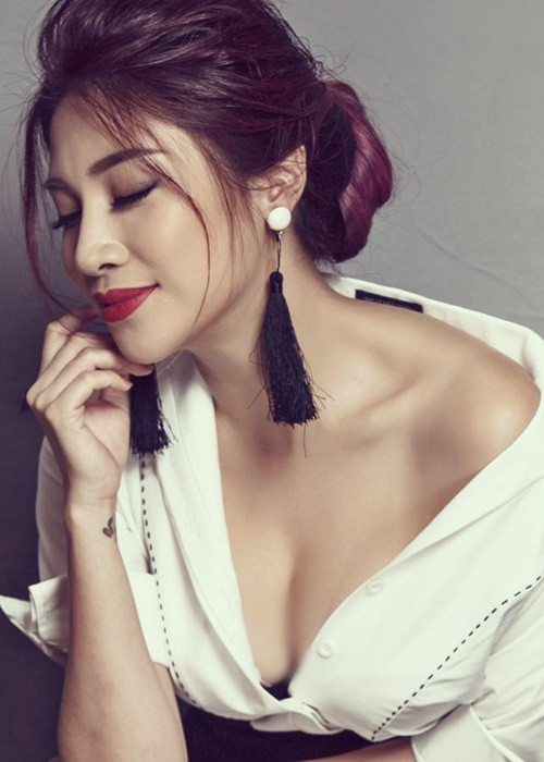 Trước khi sinh con, Pha Lê sở hữu đôi gò bồng đảo căng đầy.