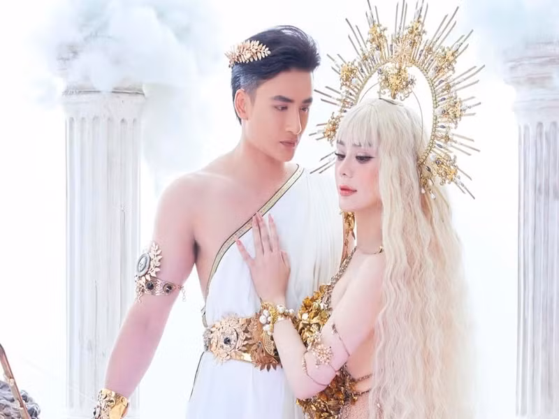 Lâm Khánh Chi vẫn dính như sam với Song Duy - người bị Phi Hùng tố là "người thứ ba".