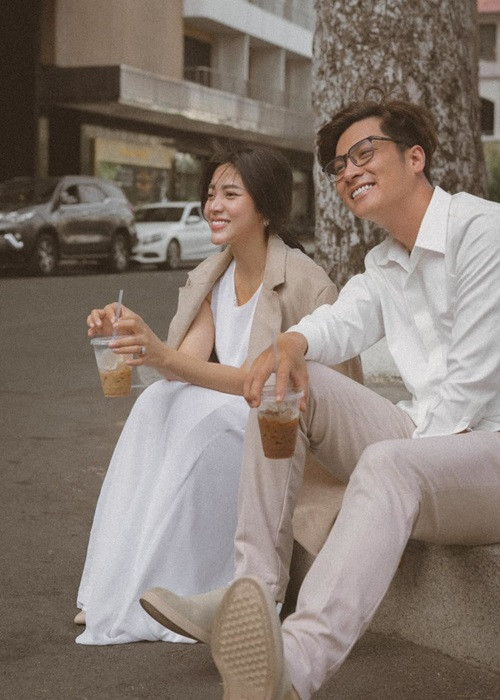 Chồng cũ của Lâm Khánh Chi vẫn thường xuyên chia sẻ hình ảnh bên bạn gái sau ồn ào.