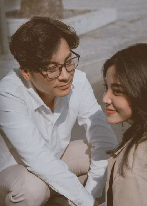 Nửa kia của Trần Phi Hùng tên Trần Yến - một nữ người mẫu trẻ, ít được biết đến.