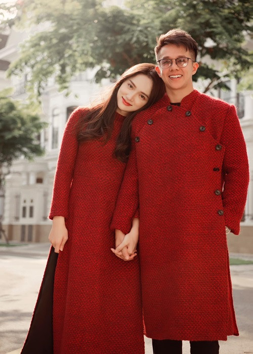 Hương Giang từng hẹn hò Criss Lai. Sau mối tình này, mỹ nhân chuyển giới công khai yêu Matt Liu - một CEO điển trai kém Hương Giang 3 tuổi. Trong 2 năm qua, Hương Giang và Matt Liu yêu đương đầy mặn nồng.