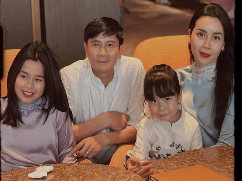 Năm 2009, Lưu Hương Giang kết hôn với Hồ Hoài Anh sau 5 năm yêu nhau. Năm 2019, cả hai âm thầm ly hôn. Sau đó, Lưu Hương Giang và Hồ Hoài Anh cũng âm thầm tái hợp. Từ khi trở về bên nhau, tình cảm của hai người ngày càng mặn nồng.