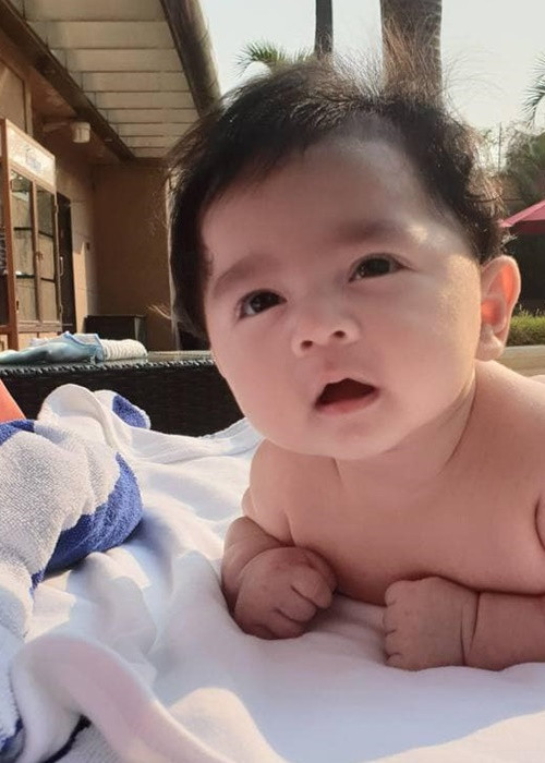Bụ bẫm, đáng yêu, bé Gia Khang chiếm spotlight bố mẹ mỗi khi xuất hiện.