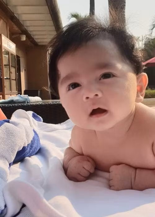 Bụ bẫm, đáng yêu, bé Gia Khang chiếm spotlight bố mẹ mỗi khi xuất hiện.