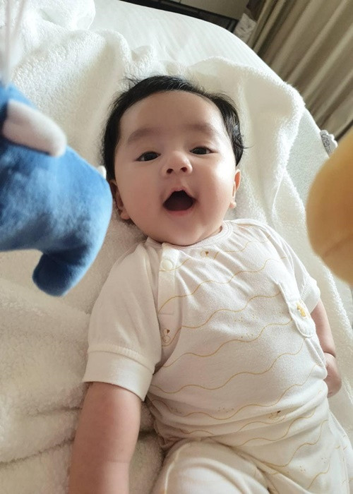 Nhóc tì nhà Chi Bảo sinh ra đã "ngậm thìa vàng".