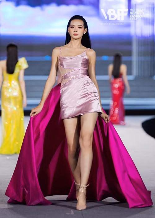 Nguoi dep cao 1m85 vao thang top 20 Miss World Vietnam 2022