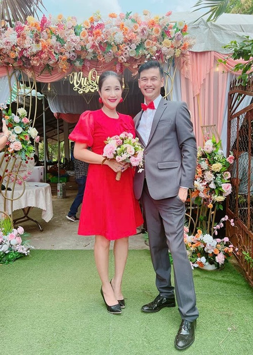 Ngoài vợ chồng Lý Hải, Cát Tường cũng đến dự đám cưới của Tiết Cương. Nữ MC là bạn thân của Tiết Cương. Ảnh: FBNV