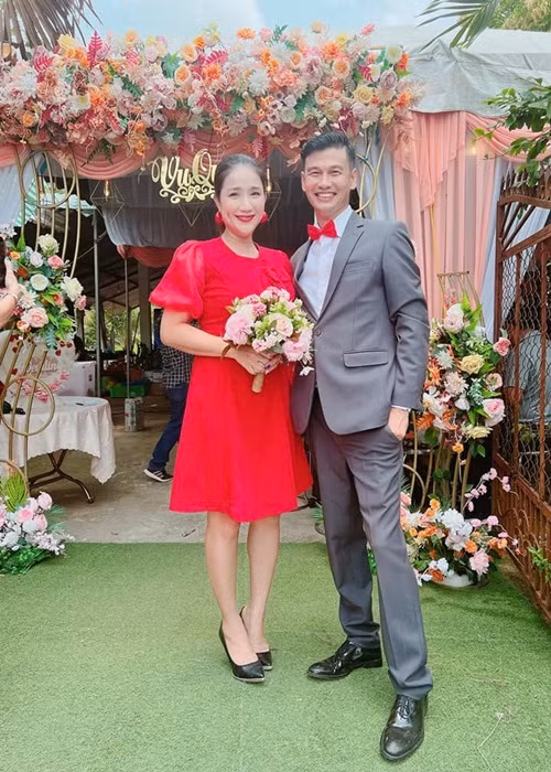 Ngoài vợ chồng Lý Hải, Cát Tường cũng đến dự đám cưới của Tiết Cương. Nữ MC là bạn thân của Tiết Cương. Ảnh: FBNV