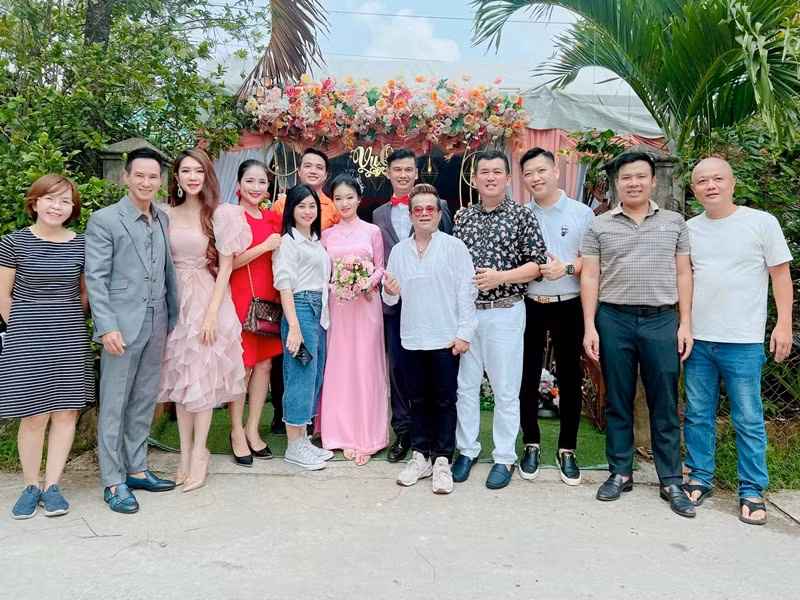 Đám cưới của Tiết Cương còn sự tham gia của Cát Phượng, Nhật Cường... Ảnh: FBNV
