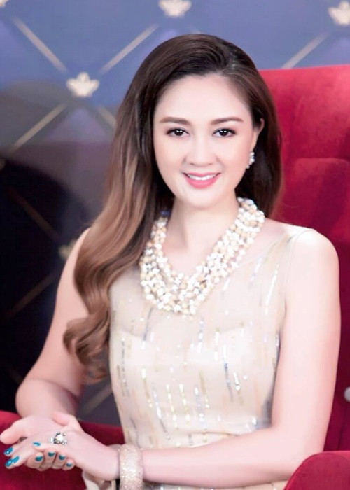 Năm 1995, Đàm Lưu Ly giành vương miện Hoa hậu áo dài Việt Nam. Ảnh: Vietnamnet