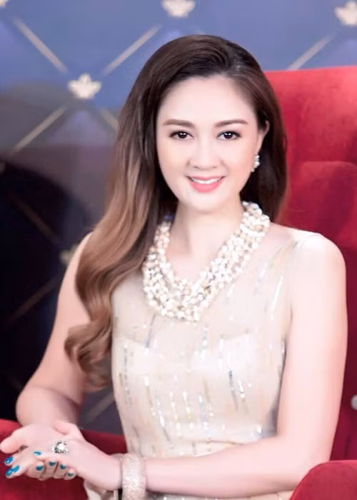 Năm 1995, Đàm Lưu Ly giành vương miện Hoa hậu áo dài Việt Nam. Ảnh: Vietnamnet