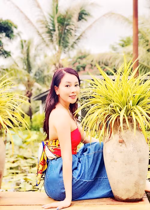 Hoàng Thị Yến giữ được vẻ tươi trẻ ở tuổi 46. Ảnh: FBNV