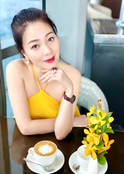 Người đẹp sinh năm 1976 từng đăng quang Hoa khôi của Thái Nguyên năm 1996, Á khôi miền Bắc và Top 10 người đẹp với danh hiệu Hoa hậu duyên dáng của chung kết toàn quốc cuộc thi Hoa hậu Việt Nam năm 1996. Ảnh: FBNV