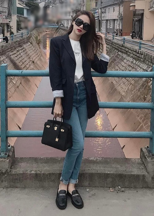 Nữ ca sĩ cho rằng những kinh nghiệm của cô phù hợp dành cho những ai đam mê sử dụng đồ hiệu. Ảnh: FBNV