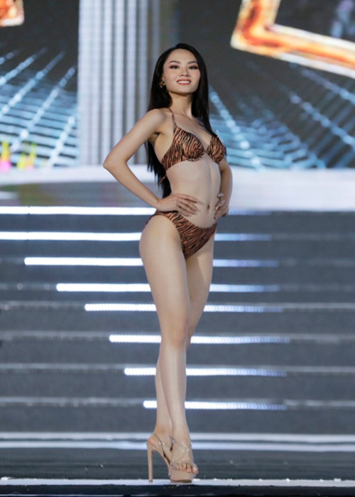 Huỳnh Nguyễn Mai Phương khoe body săn chắc, gợi cảm.