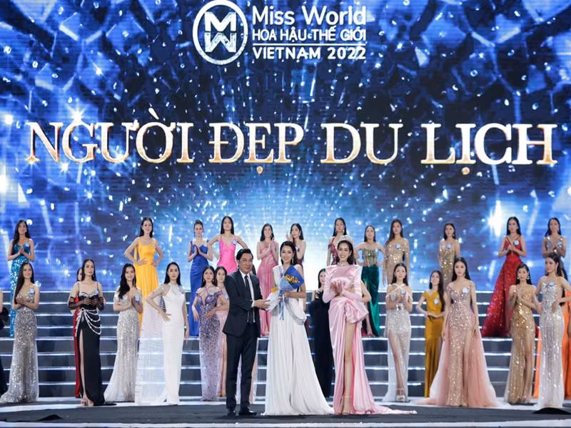 Nguyễn Thị Phương Linh đoạt giải Người đẹp du lịch đồng thời lọt top 38.