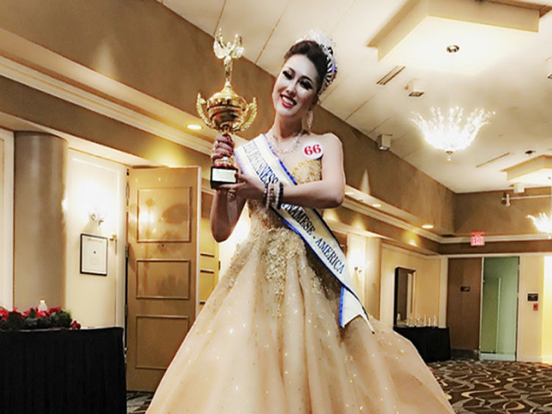 Năm 2017, Phi Thanh Vân đăng quang cuộc thi Hoa hậu Doanh nhân Thế giới người Việt được tổ chức tại Mỹ. Tuy nhiên, danh hiệu của cô không được công chúng công nhận vì cuộc thi được đánh giá ao làng cũng như đời tư lắm ồn ào của Phi Thanh Vân. Ảnh: FBNV